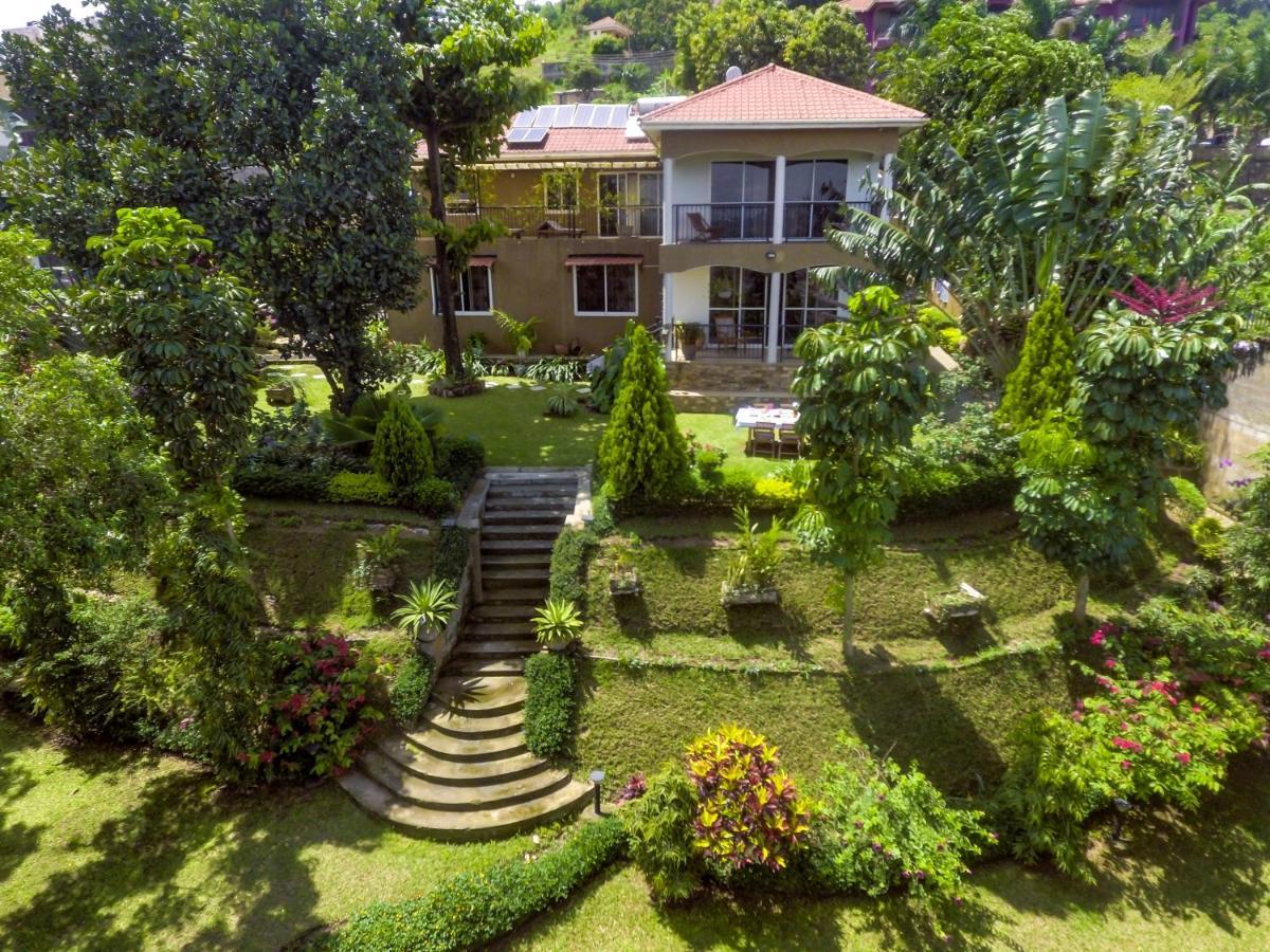 Ewange - A Casa Mia Bed and Breakfast Kampala Exteriör bild