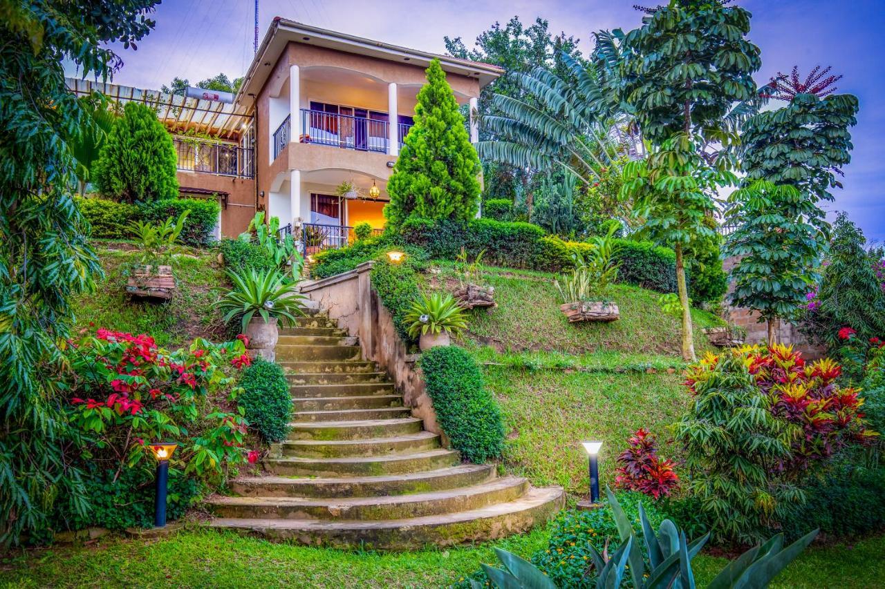 Ewange - A Casa Mia Bed and Breakfast Kampala Exteriör bild